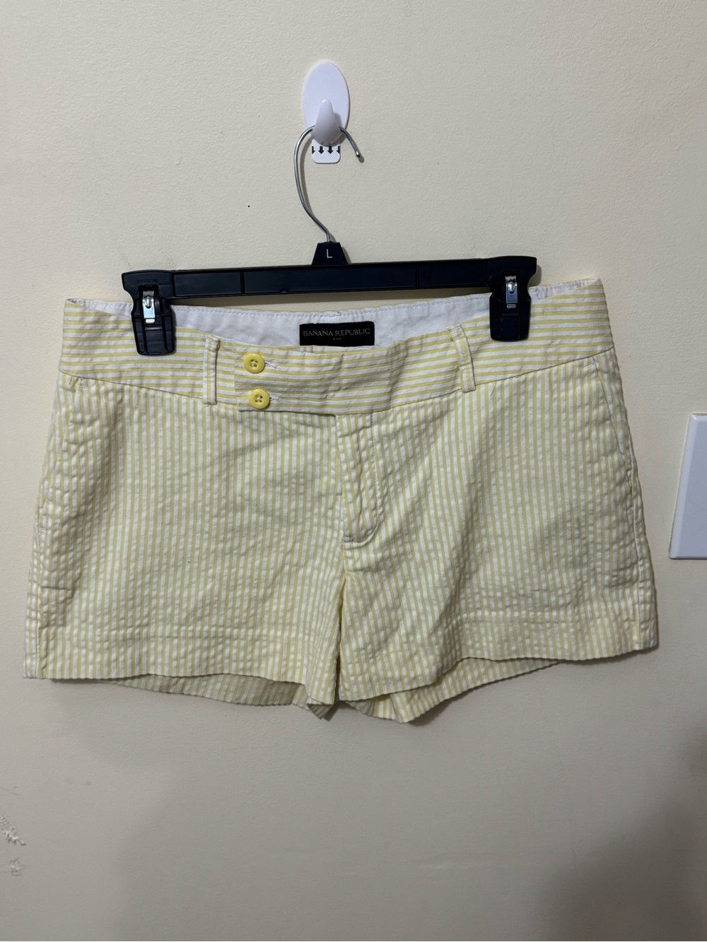 Banana Republic Pale Yellow Seersucker Stripe Shorts